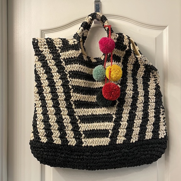 NWOT Blk/Cream Striped Straw Tote - Picture 2 of 5
